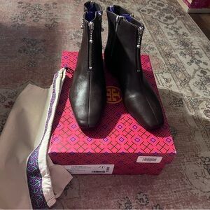 NWT, Tory Burch, 10mm Vacheta Nichole leather zipper bootie size 7.5